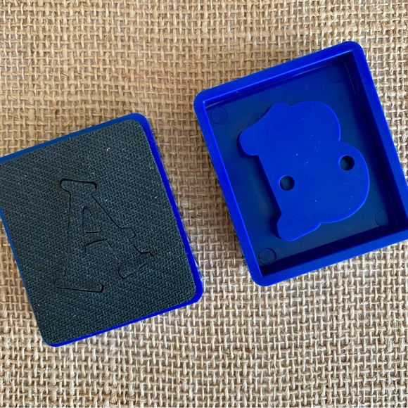 SIZZIX Fun Serrif Alphabet Letter Die Cutting Set w/ Individual Cases in Box - Picture 12 of 15